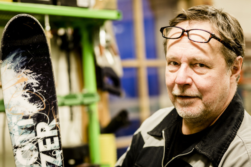 Kittelfjäll Outdoor är namnet på Kittelfjällslifarnas friluftsbutik med uthyrning av skidutrustning, kanot/kajak/båt & cyklar samt försäljning av friluftsprodukter, profilkläder.